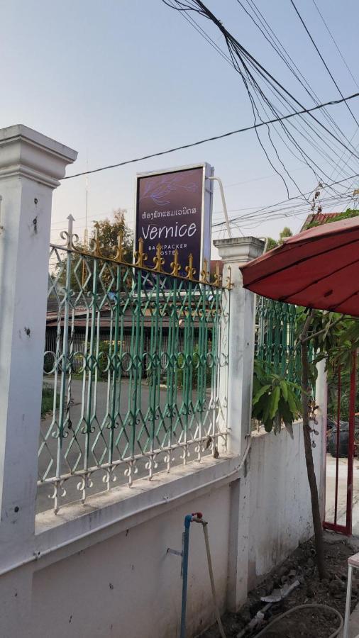 Vernice Backpacker Hostel Vientiane Exteriör bild