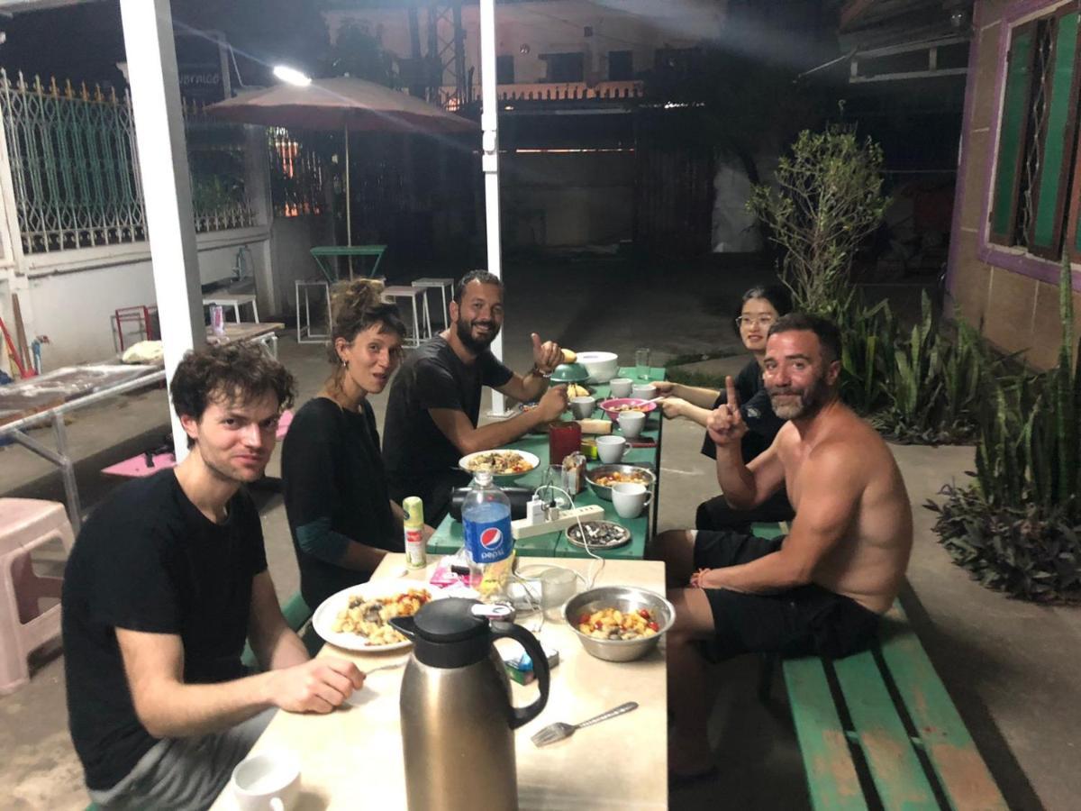 Vernice Backpacker Hostel Vientiane Exteriör bild