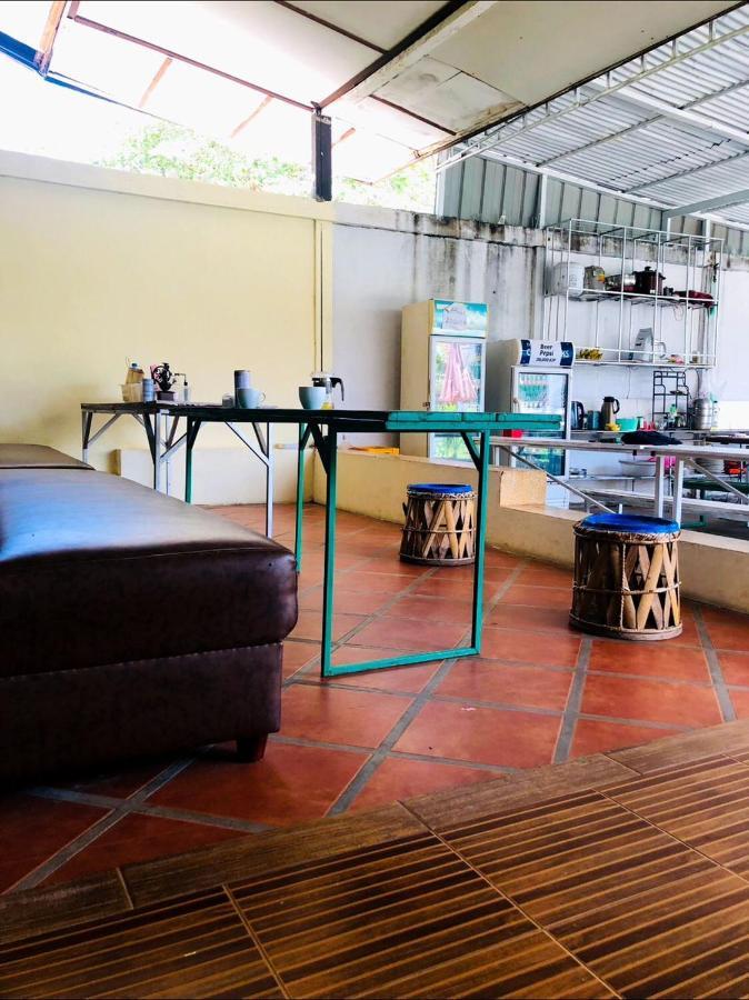 Vernice Backpacker Hostel Vientiane Exteriör bild